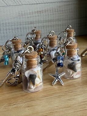 Set of 5 Mini Glass Jars w/Shells & Shark Teeth Bag Charm Keychain – Handmade